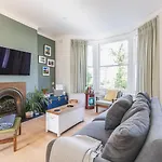 Leafy & Stylish Brixton Retreat