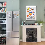 Leafy & Stylish Brixton Retreat
