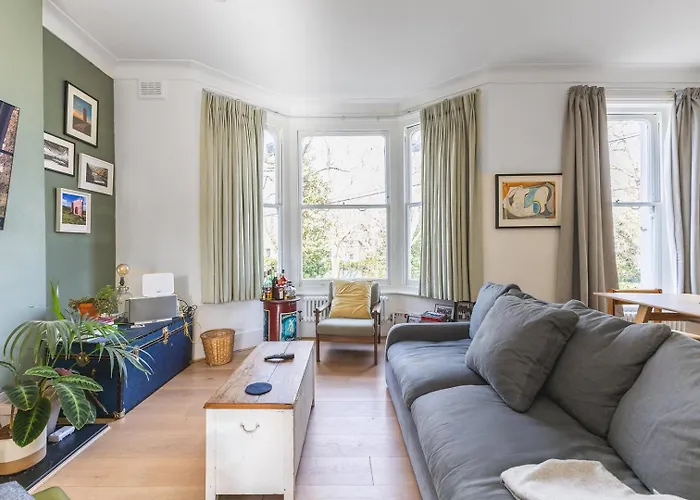 Leafy & Stylish Brixton Retreat
